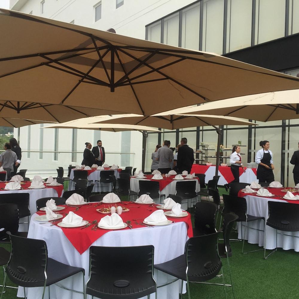 Ramada Encore By Wyndham Guadalajara Sur Palomar Ngoại thất bức ảnh